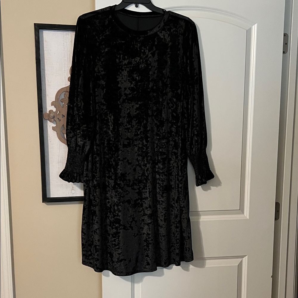 SHEIN Black Long Sleeve Velvet Dress NWOT. NEVER WORN